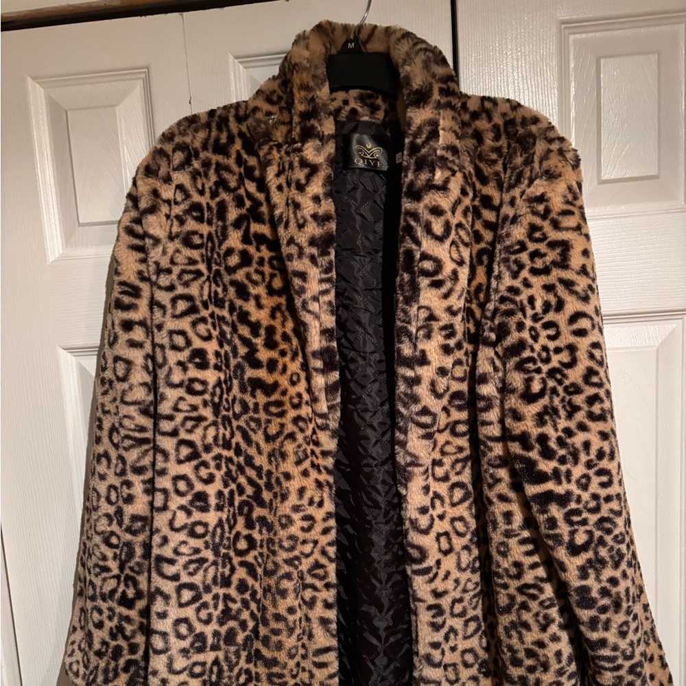 Chic Leopard Print Teddy Jacket - image 2